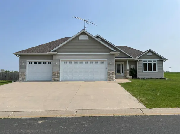 225 Century Ln, Silver Lake, MN 55381