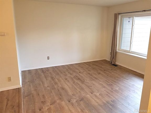 5th image of 710 190th Street Ct E