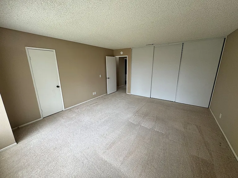 7313 Unicorn Cir — Photo 17