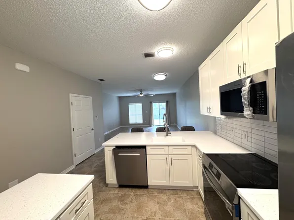 2703 Bay Club Dr, Navarre, FL 32566