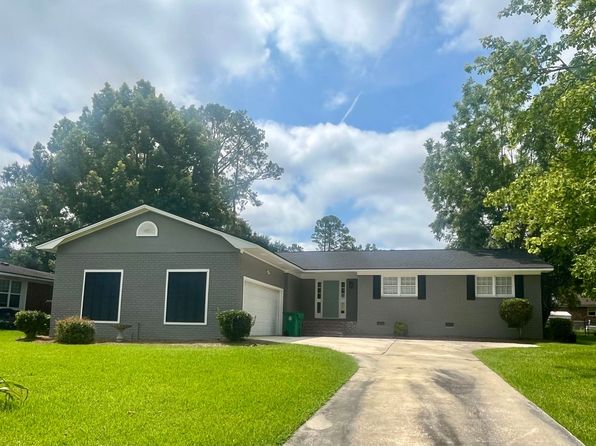 111 Fairway Dr