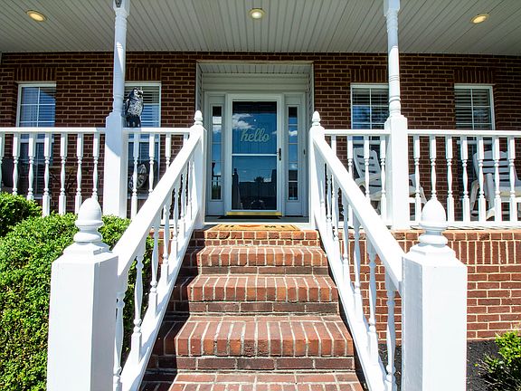 3rd image of 901 Paxton Dr