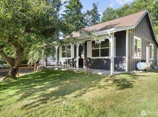 2863 Longhouse Ln, Clinton, WA 98236