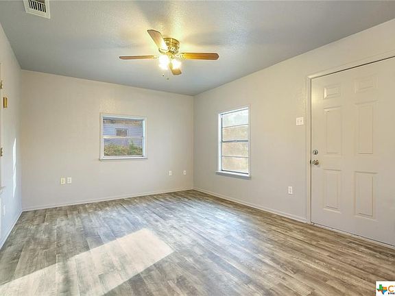 5th image of 217 Campbell St
