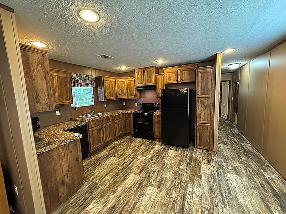 5th image of 661 Aspen Dr