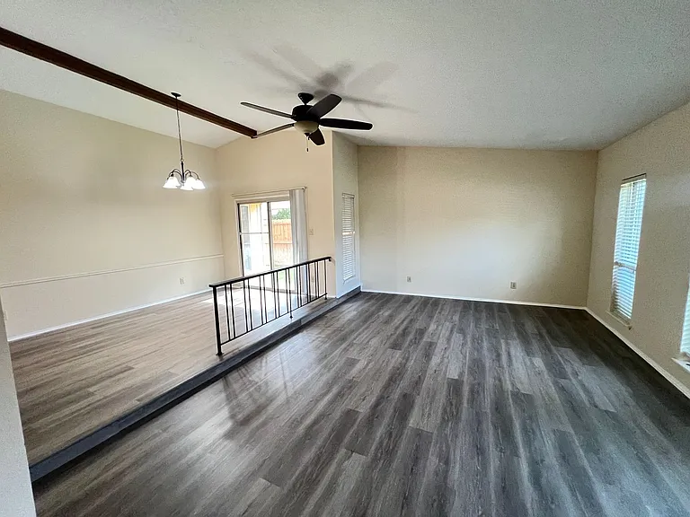 2107 Victoria Rd — Photo 3