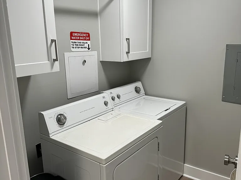 2701 Selwyn Ave — Photo 8