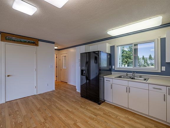 4th image of 275 Goose Bay Ln