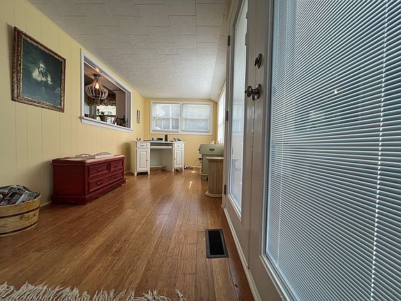4th image of 131 Hillcrest Dr