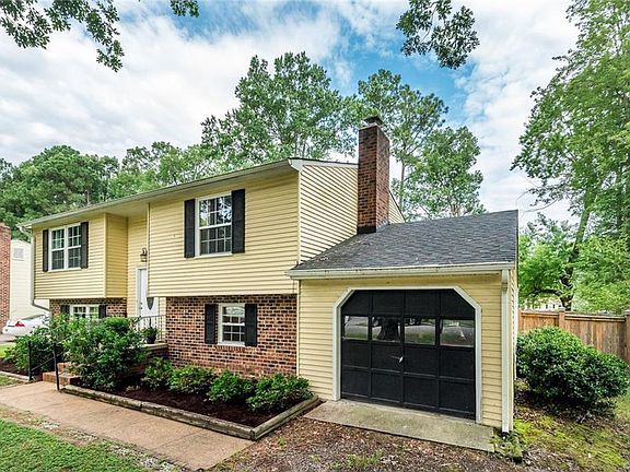 2nd image of 1808 Leslie Ln