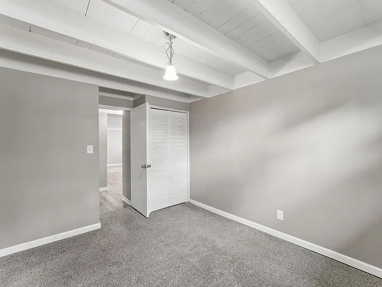 4842 Locust Ave — Photo 6
