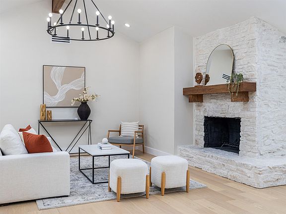 4th image of 9403 Spring Hollow Dr