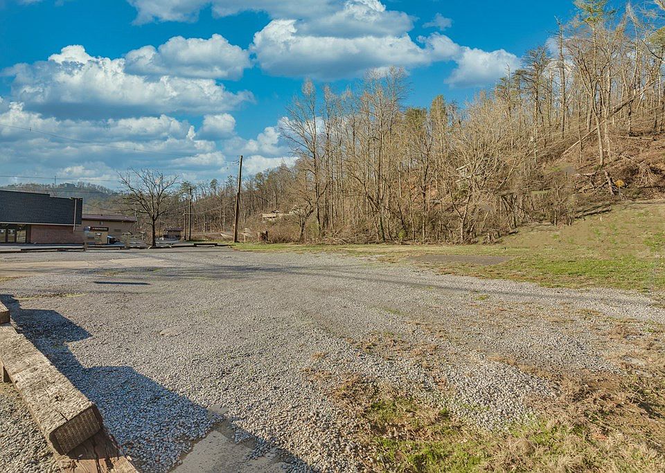 2nd image of East Pkwy