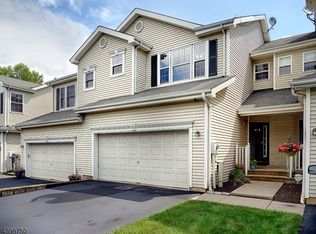 18 Alexandra Way #818, Clinton, NJ 08809