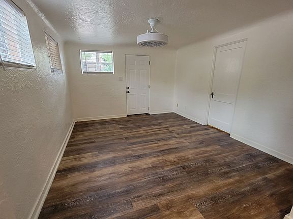 4th image of 1026 E Polk St #1/2