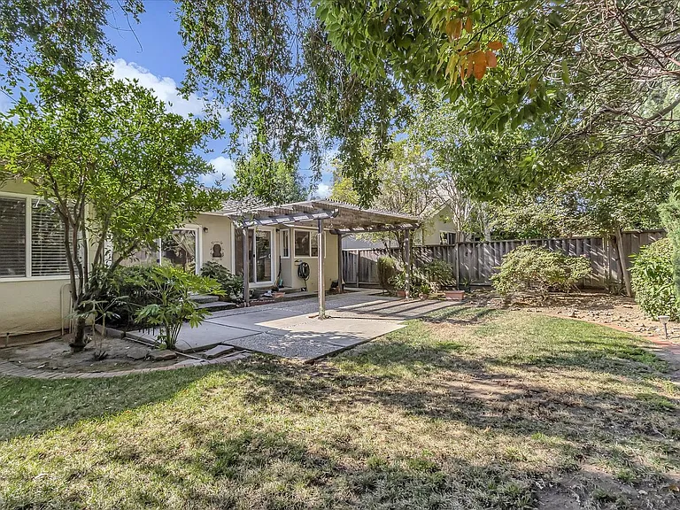 821 Figwood Ct — Photo 46