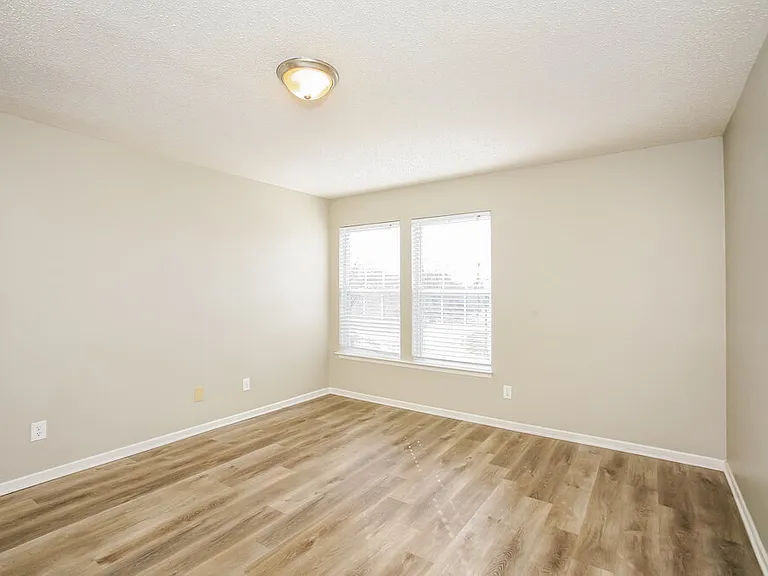 10834 Timothy Ln — Photo 11