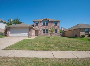 2036 W Grove Ln, Grand Prairie, TX 75052
