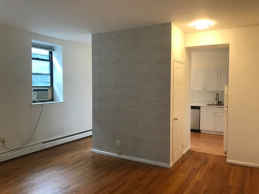 Rented by Sandra Ospina, Licensed Real Estate Broker | media 31