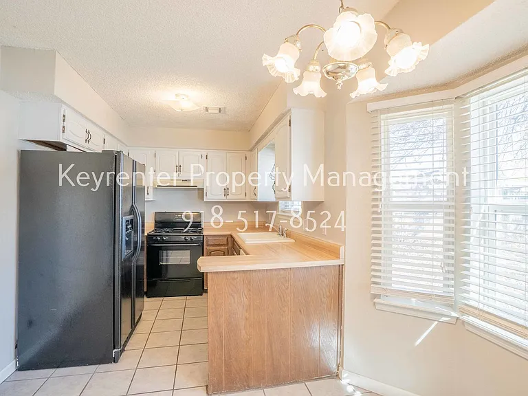 4601 S Cedar Ave — Photo 6