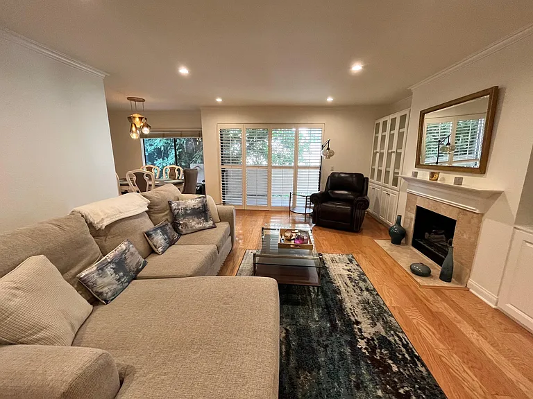 1910 Pelham Ave #4 — Photo 22