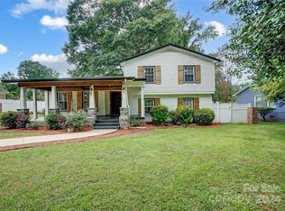 5411 Hollirose Dr, Charlotte, NC 28227