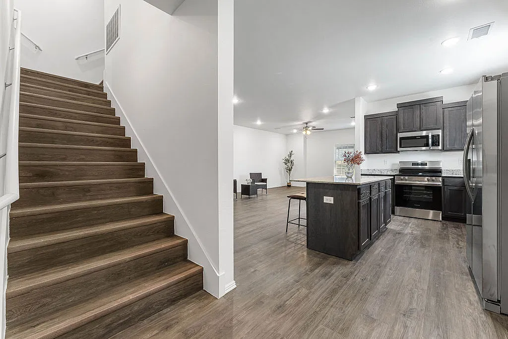 1094 S Benchmark Ln — Photo 2
