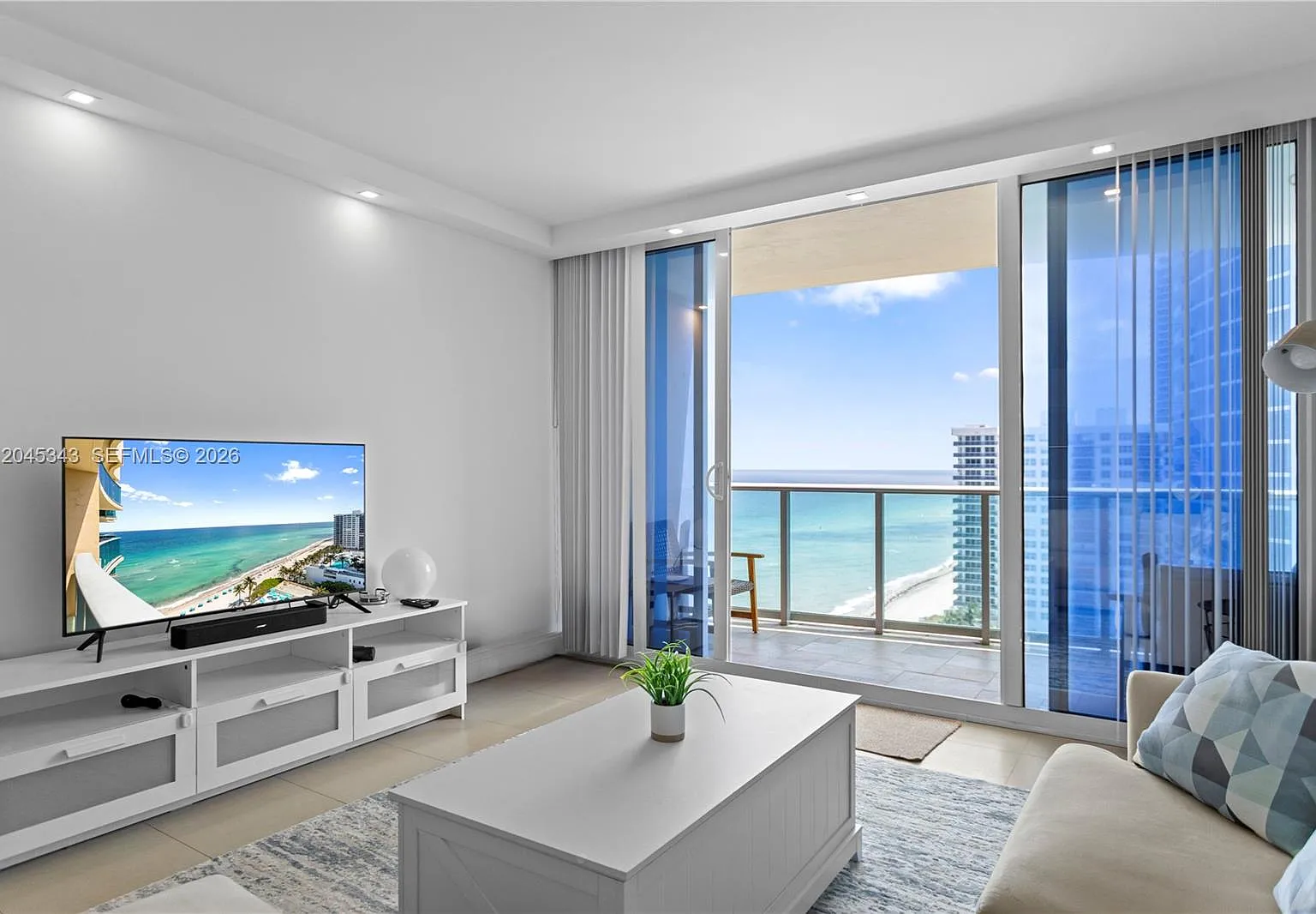 Wave Condo — Photo 4