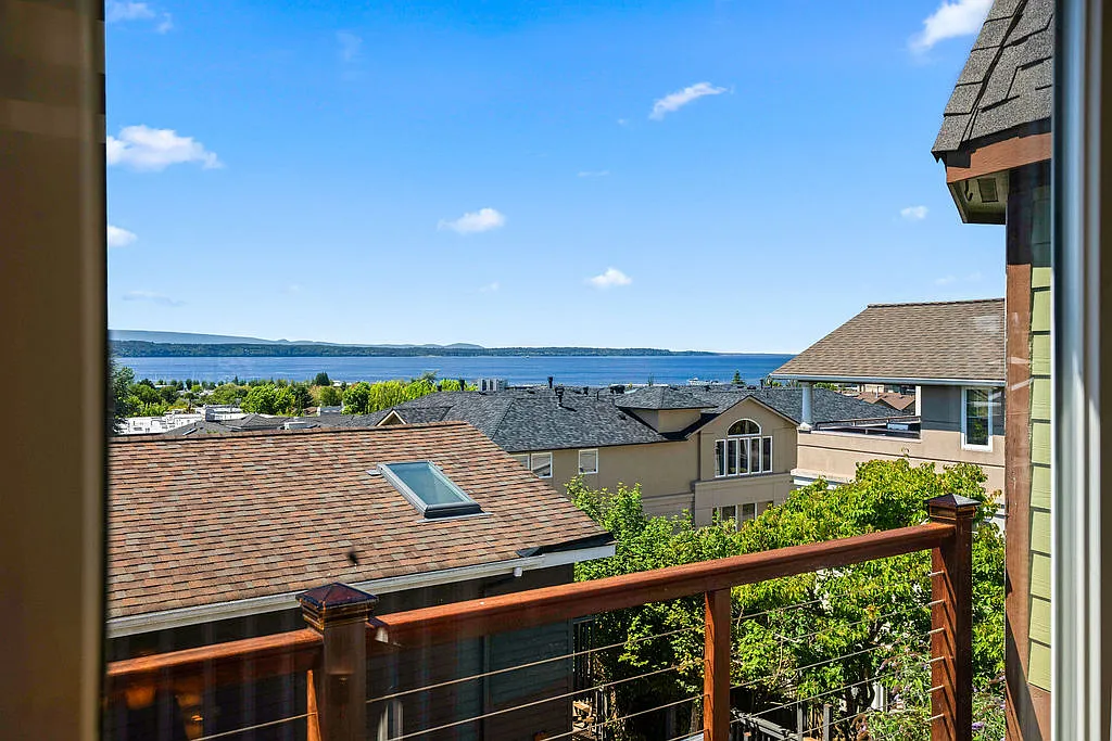 545 Holly Dr — Photo 2