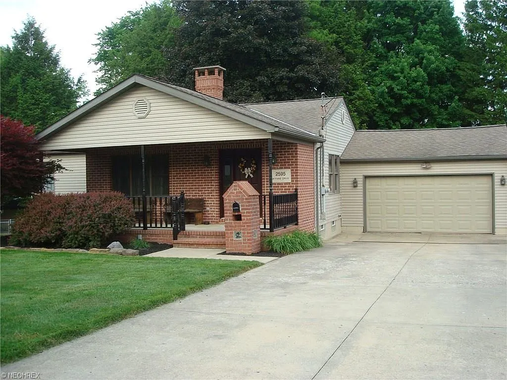 2595 Skywae Dr photo 1