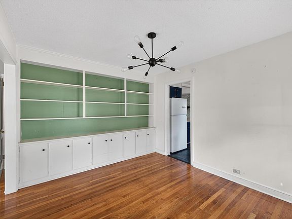 4th image of 2159 New Holland Rd