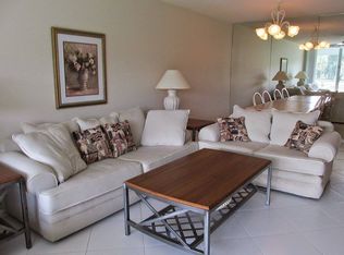 575 Oaks Ln APT 202, Pompano Beach, FL 33069