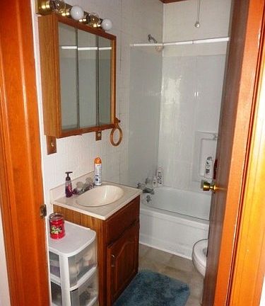4th image of 832 S Pine St