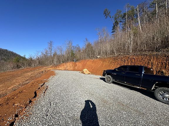 5th image of 1776 Fairview Rd