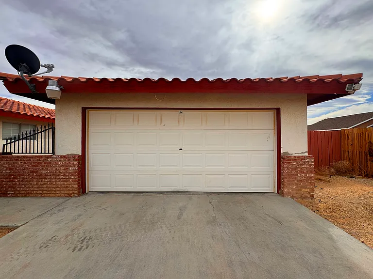 9633 N Loop Blvd #B — Photo 12