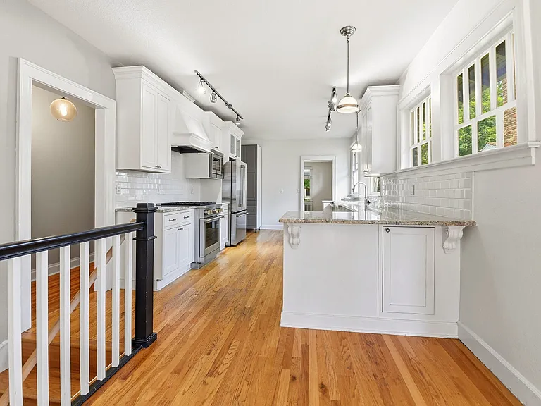 975 S Vine St — Photo 14