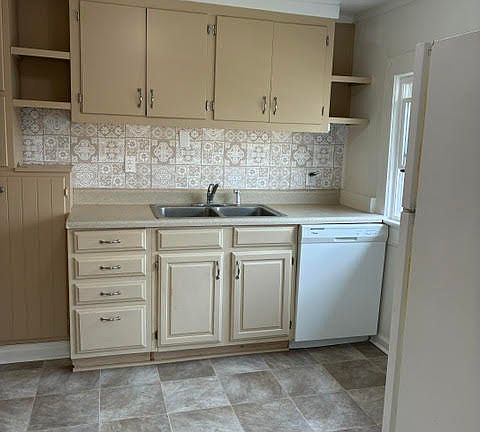 5th image of 231 Oakdale St Unit A