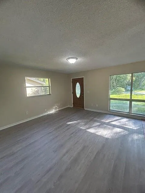 3 bed, 1.5 bath, 1337 sqft, $1,795 — Photo 3