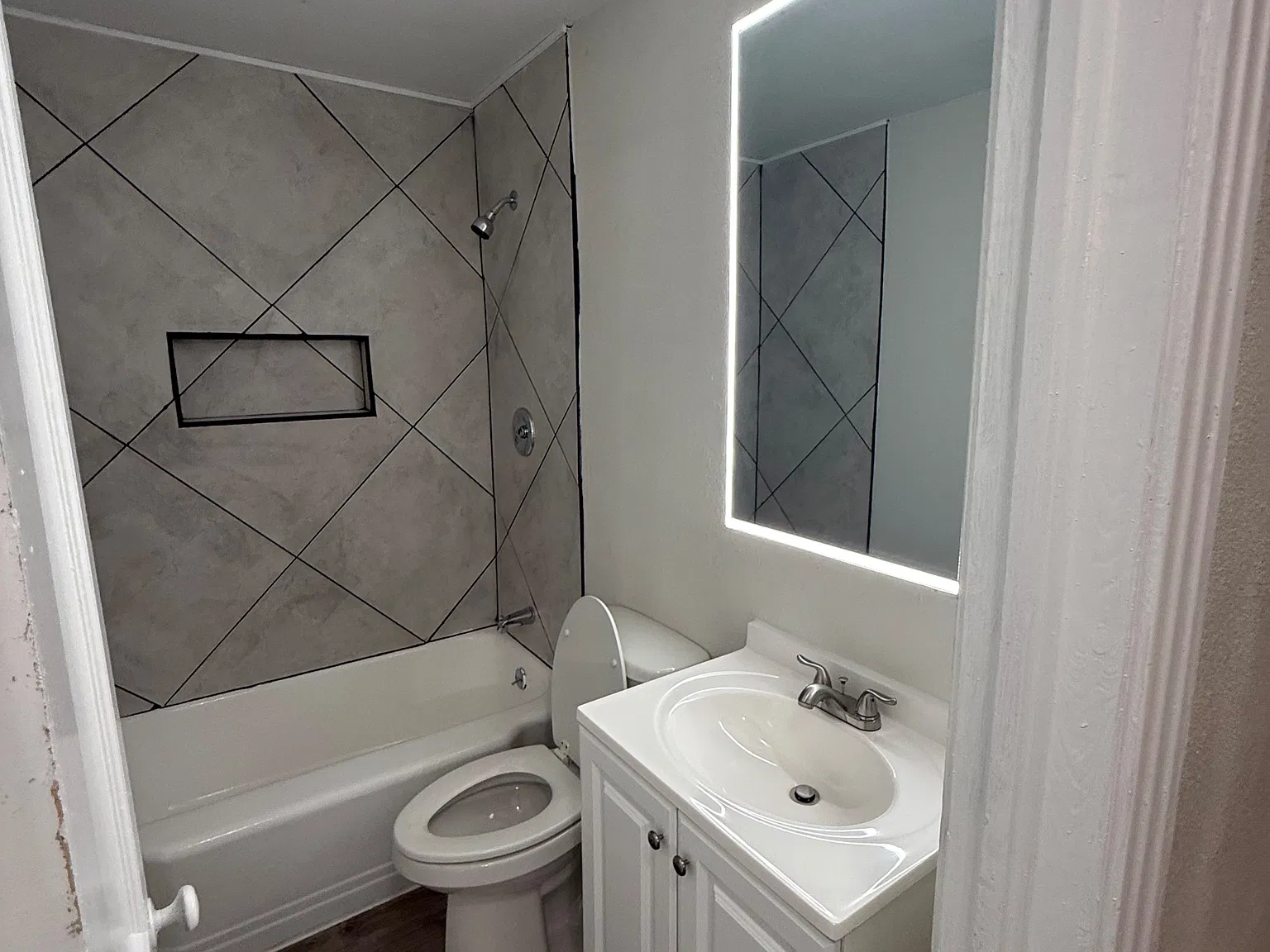 2 bed, 1040 sqft, $1,500 — Photo 3