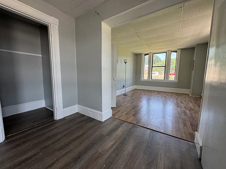 197 S Leonard St #13 — Photo 2