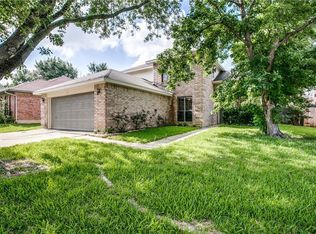 808 Ackers Dr, Arlington, TX 76001