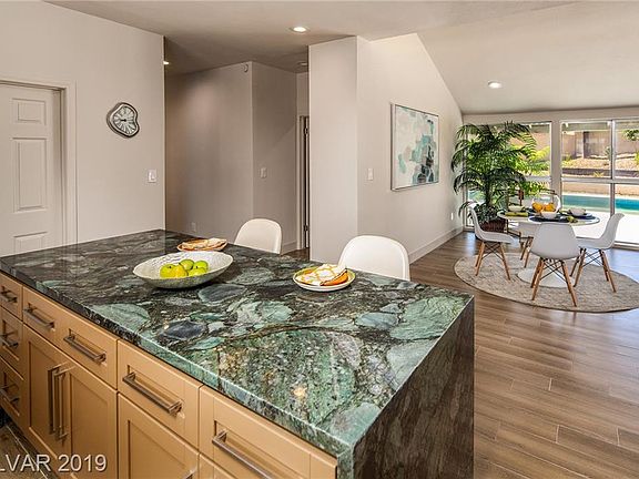 4th image of 3455 Algonquin Cir