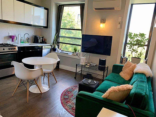 Rented by Tapiro Realty | media 2