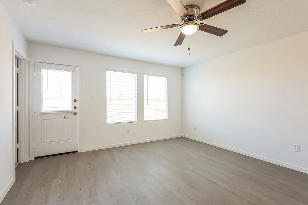 4 bed, 2.0 bath, 1575 sqft, $1,725 — Photo 3