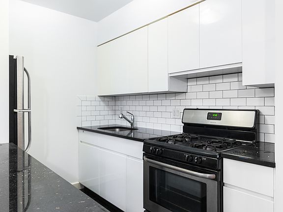 2nd image of 426 Lafayette Ave APT 2D