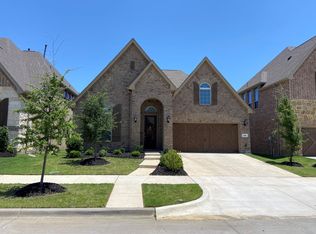 906 Gray Hawk Ln, Euless, TX 76039