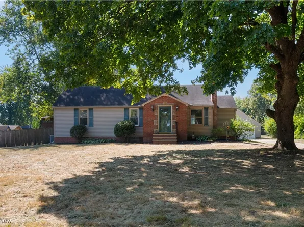 3796 Sweitzer St NW, Uniontown, OH 44685