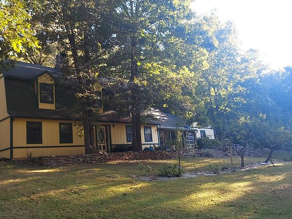 2nd image of 358 Cambridge Ln