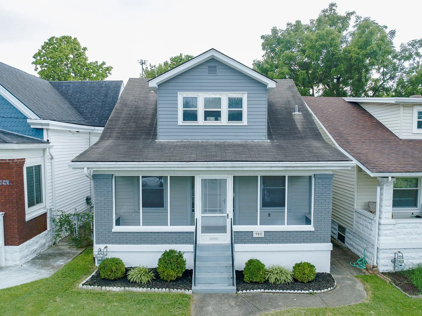 908 Lydia St photo 1