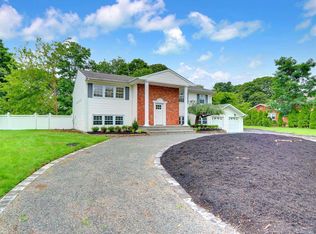 15 Westcliff Ln, Lake Grove, NY 11755